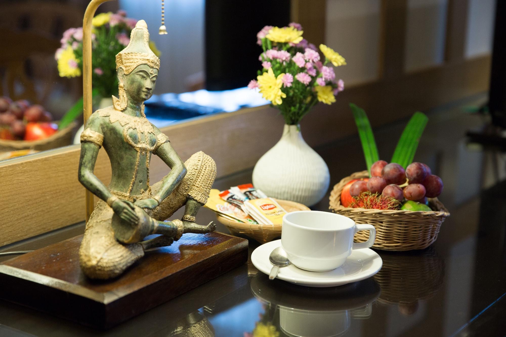 The Tarntawan Hotel Surawong Bangkok Buitenkant foto