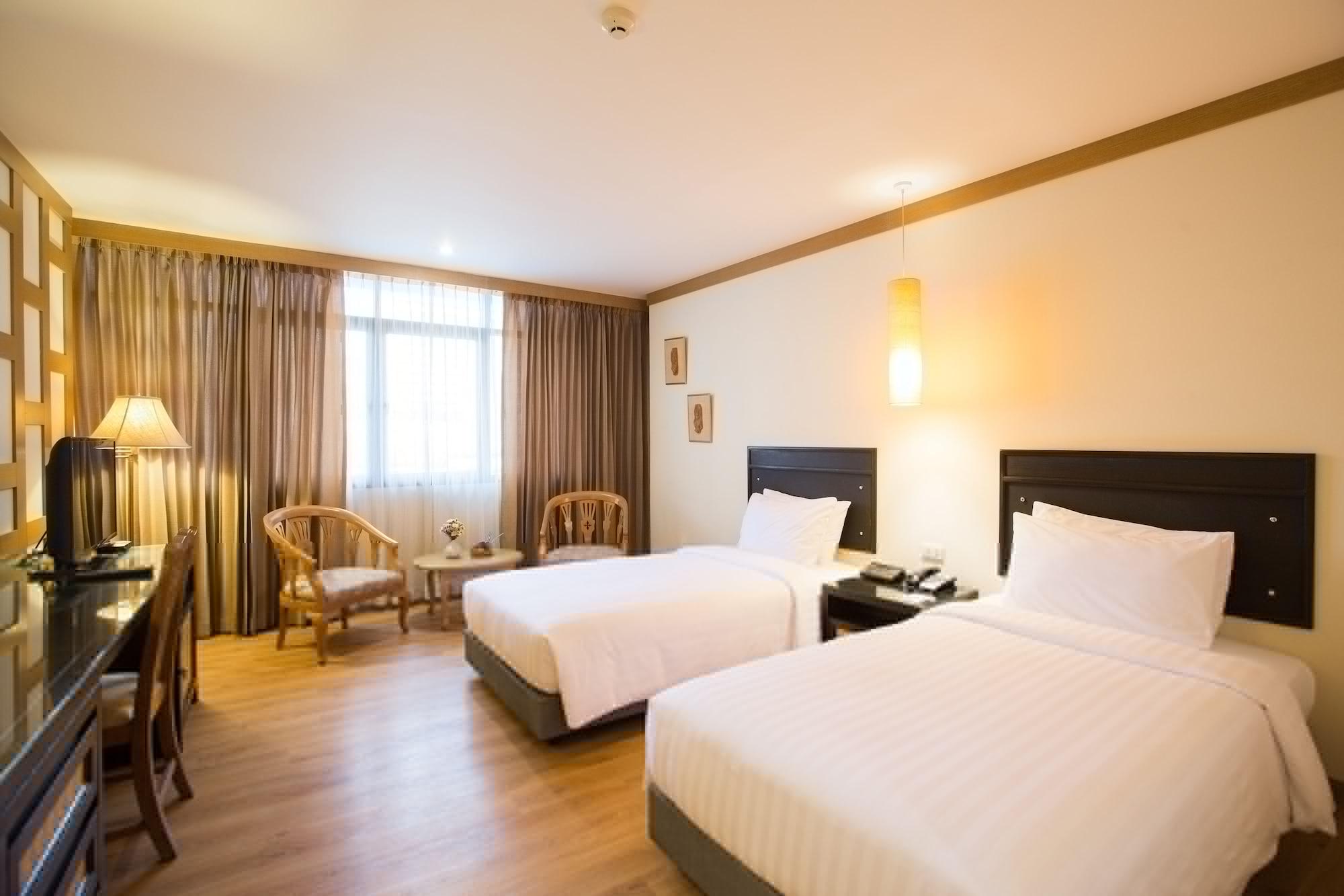 The Tarntawan Hotel Surawong Bangkok Buitenkant foto