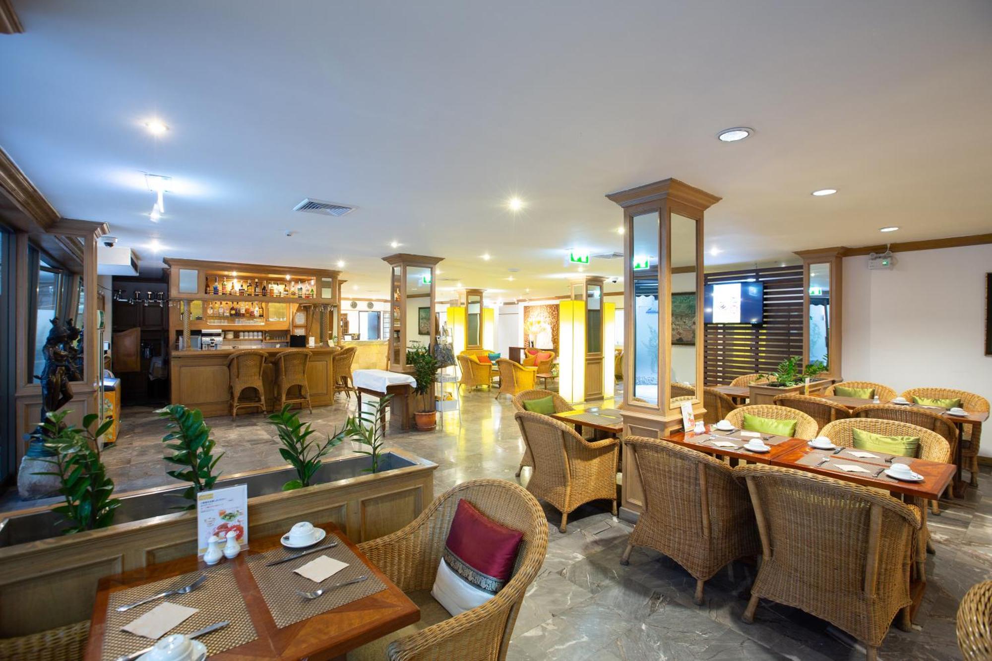 The Tarntawan Hotel Surawong Bangkok Buitenkant foto