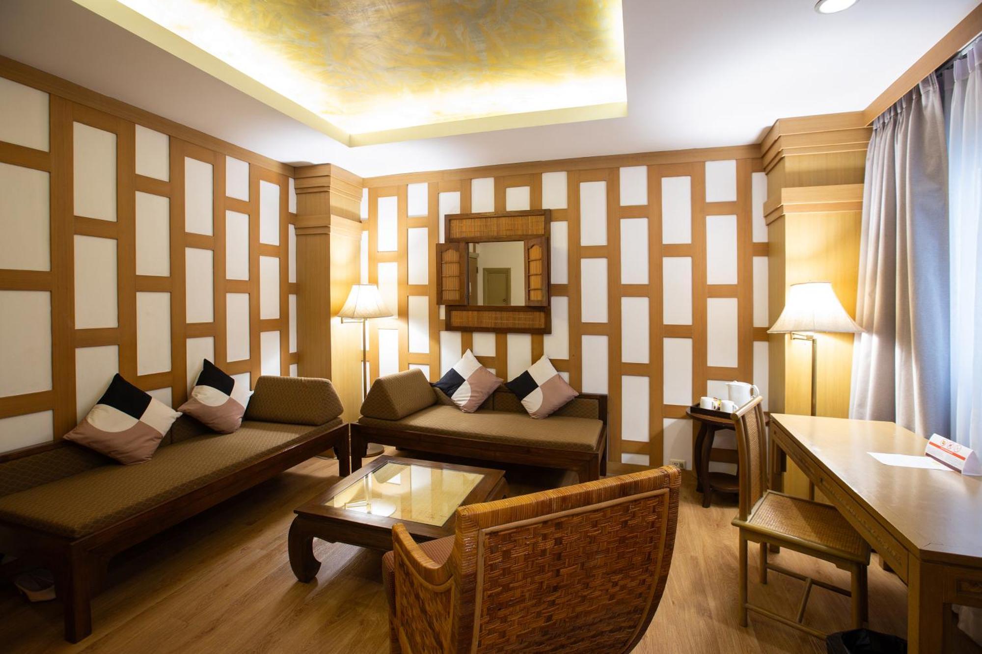 The Tarntawan Hotel Surawong Bangkok Buitenkant foto