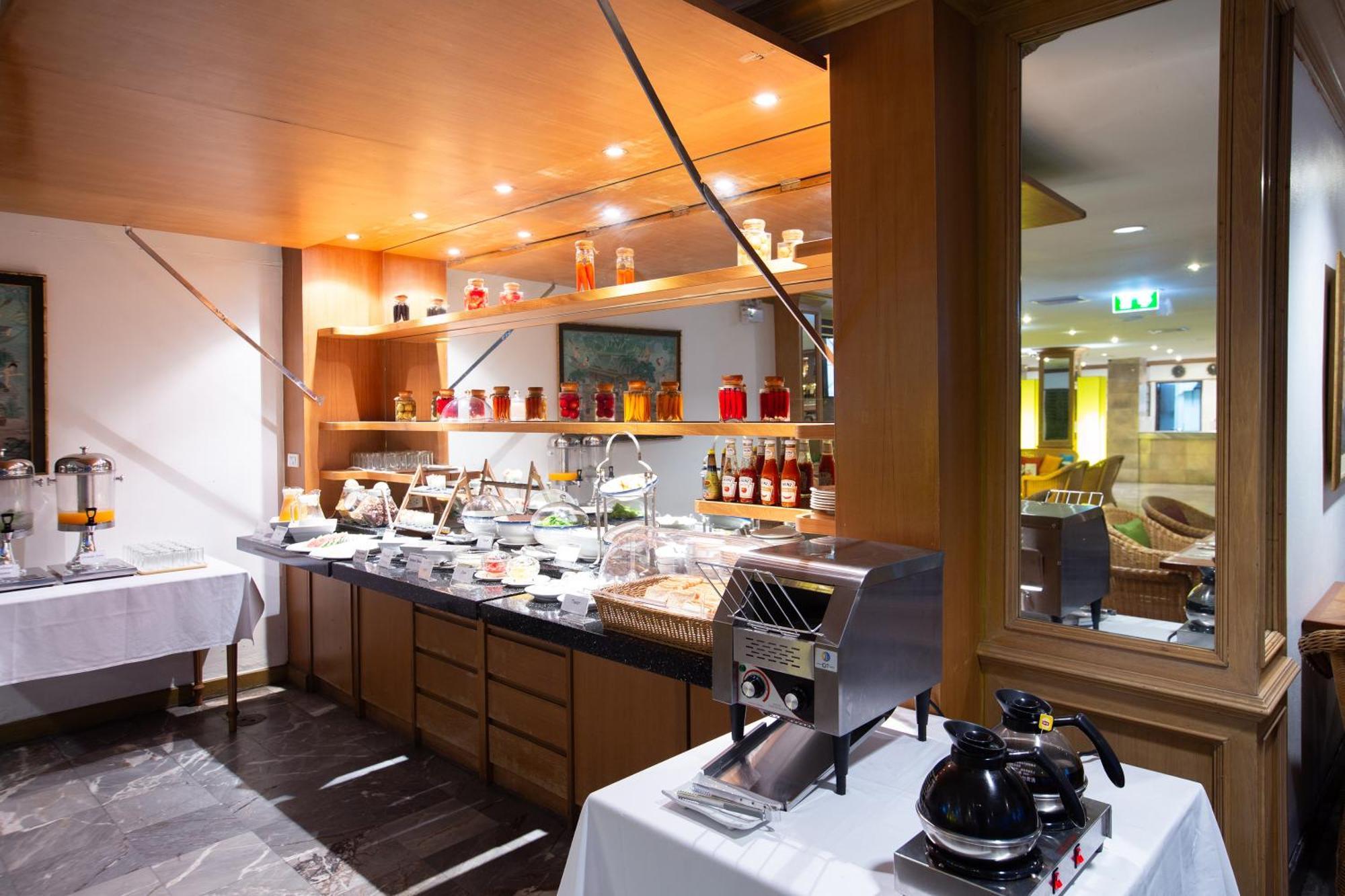 The Tarntawan Hotel Surawong Bangkok Buitenkant foto