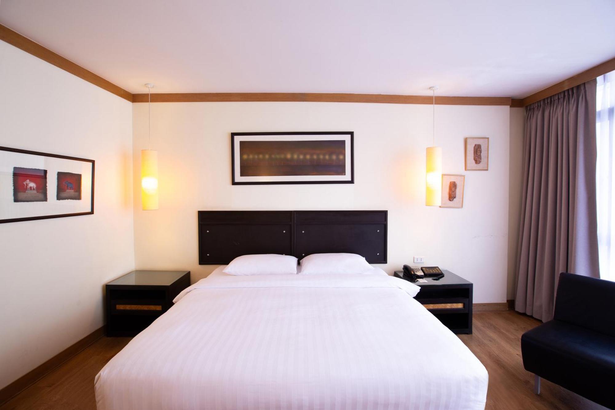 The Tarntawan Hotel Surawong Bangkok Buitenkant foto
