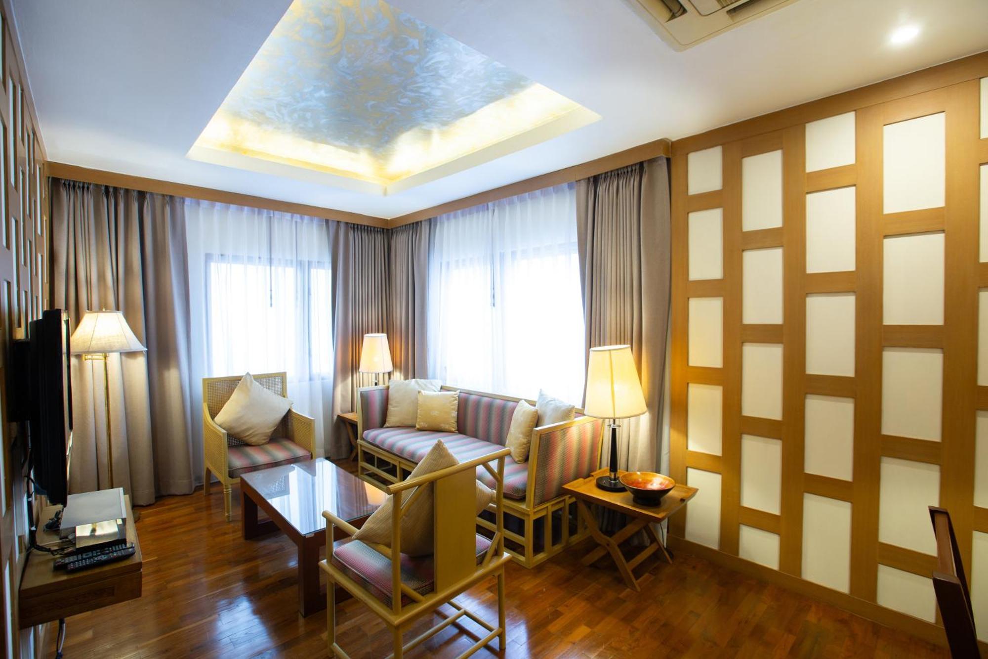 The Tarntawan Hotel Surawong Bangkok Buitenkant foto